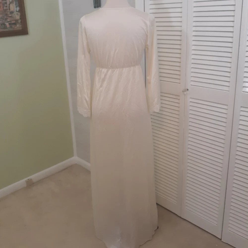 RARE vtg Lorraine ivory lace robe small *G